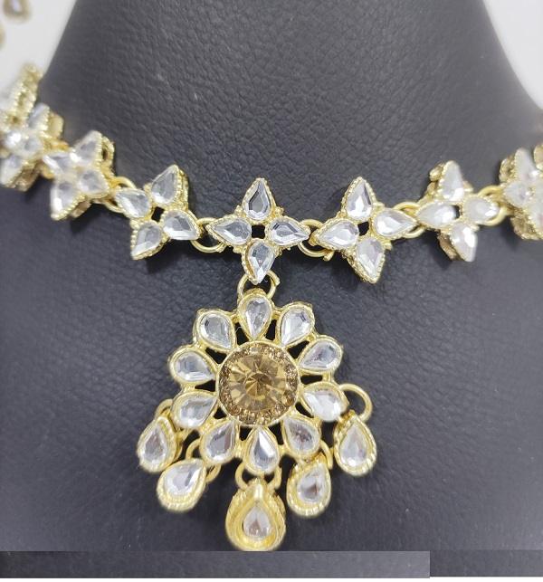 Beautuful Kundan Party Wear Jewellery Set Design with Drop Earrings Set