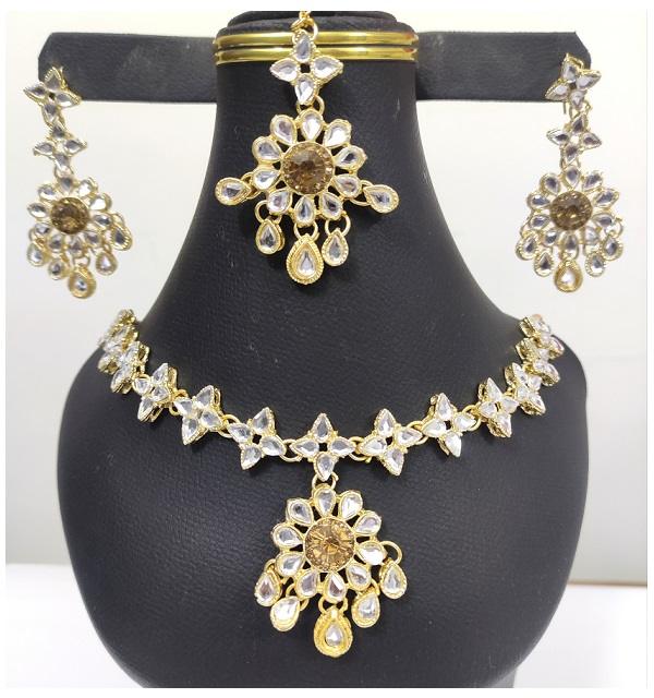 Beautuful Kundan Party Wear Jewellery Set Design with Drop Earrings Set